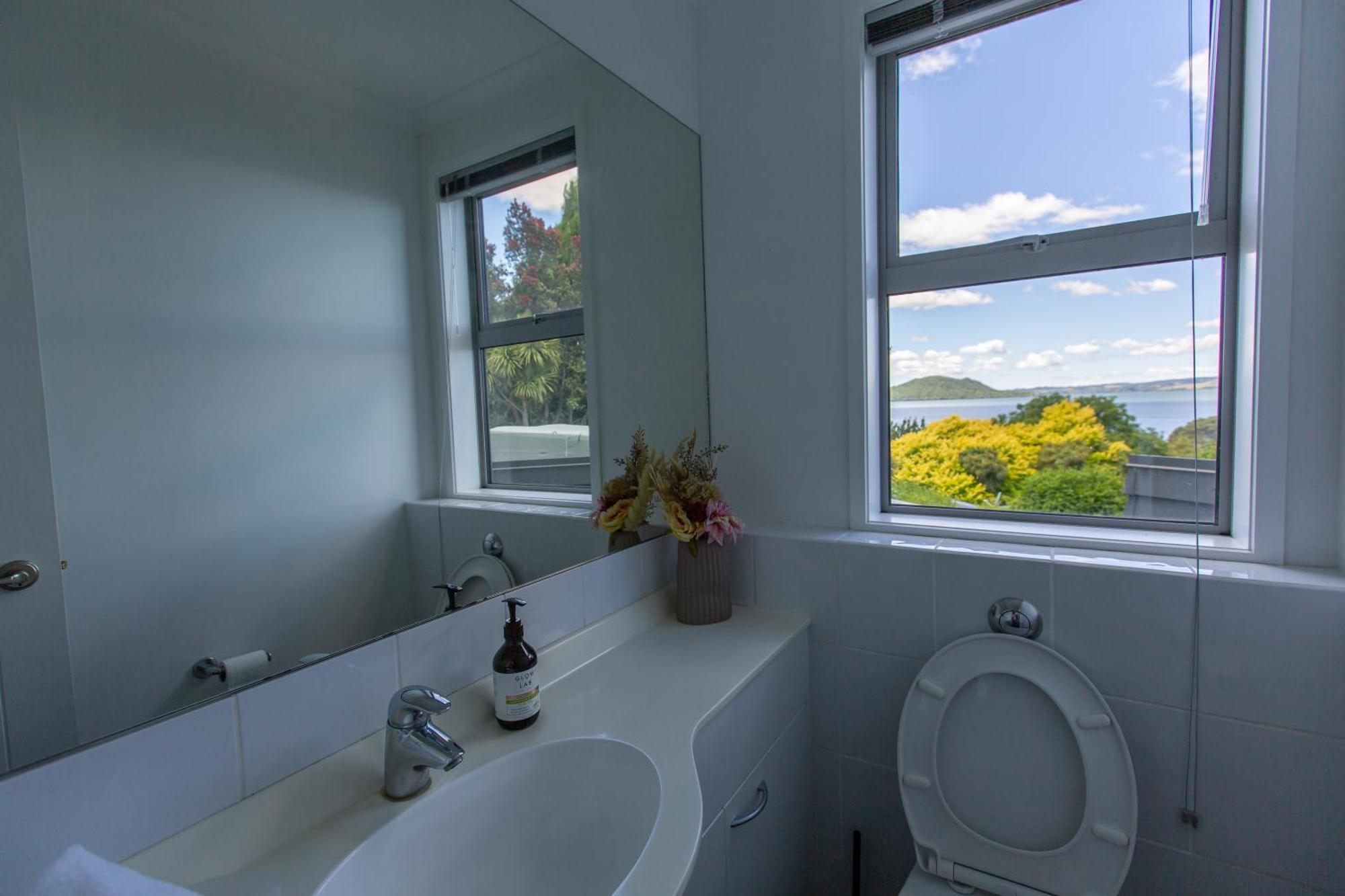 Rotorua Serenity Lakeview Retreat Экстерьер фото