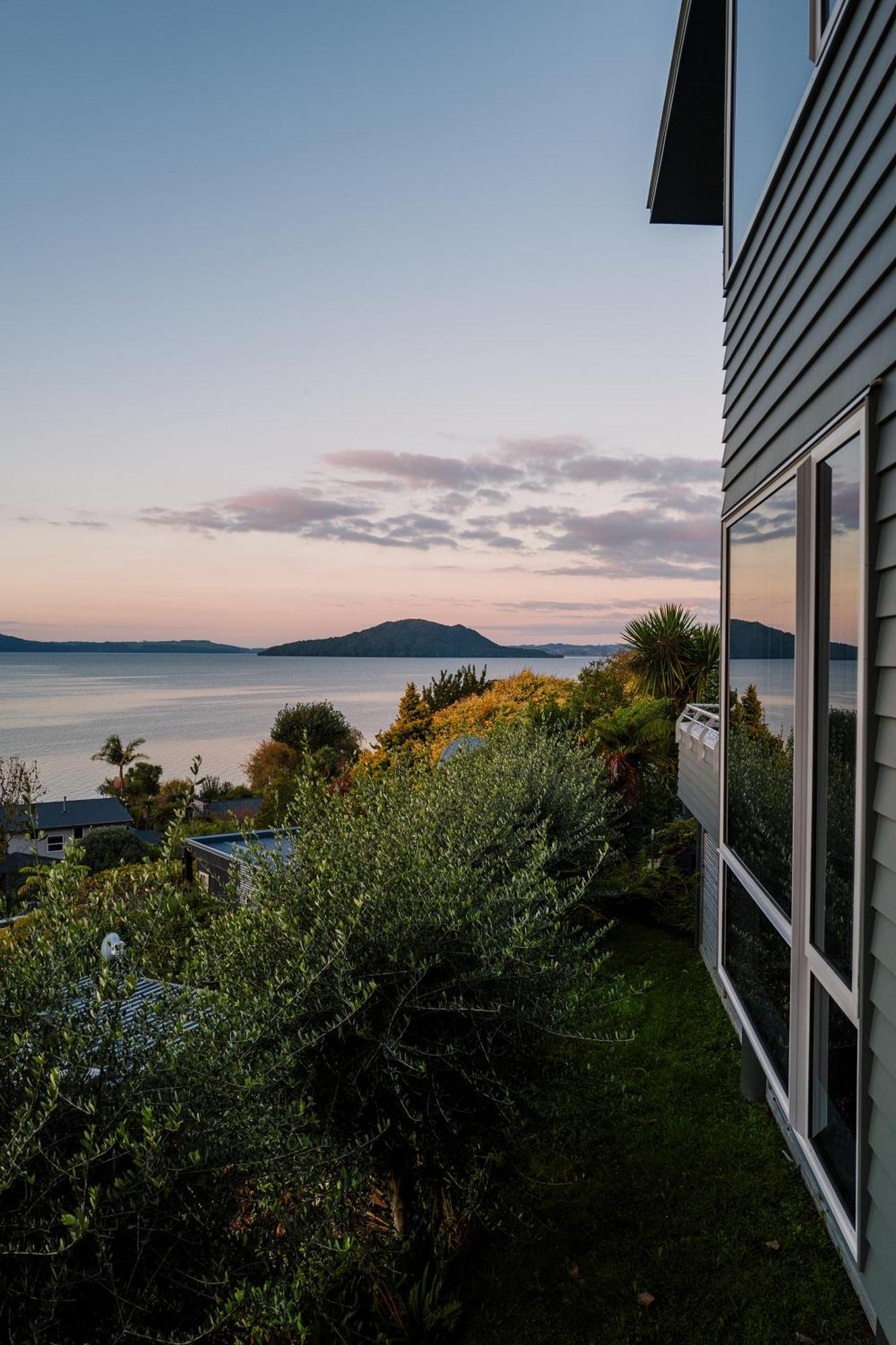 Rotorua Serenity Lakeview Retreat Экстерьер фото