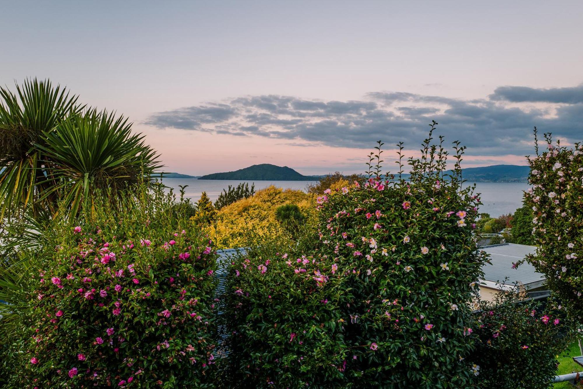 Rotorua Serenity Lakeview Retreat Экстерьер фото